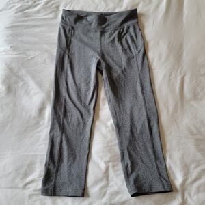Aeropostale Scrunch Capri in Grey, Size S